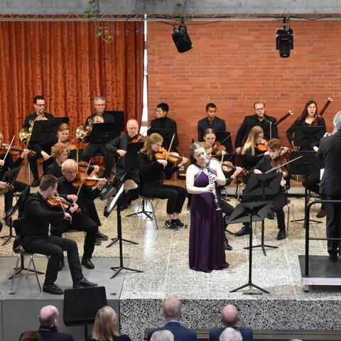 Auftritt Sinfonieorchester mit Preisträgerin aus dem letzten Jahr
