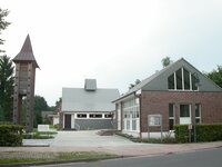 Das Bild zeigt die Erlöserkirche im Ortsteil Leschede von außen