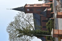 Das Bild zeigt die Kirche des Ortsteils Listrup von außen